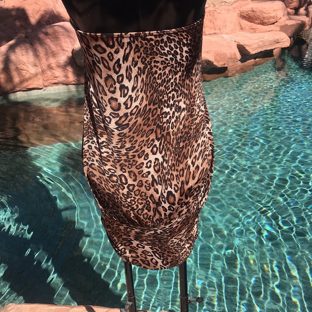 Sexy halter less chino dress with leopard print - Picture 5 of 7